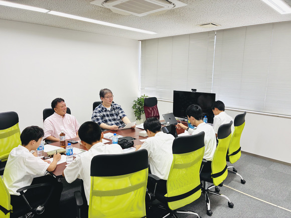 徳島県立城ノ内中等教育学校の学生さんとのインタビューの様子